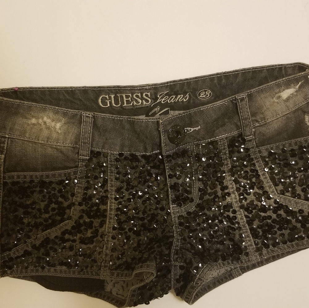 GUESS Shorts - Picture 2 of 4